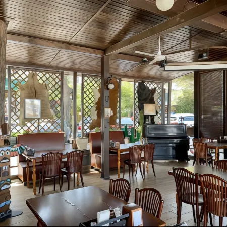 Saloon Western (Салун Вестерн)