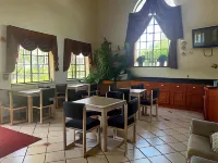 Super 8 by Wyndham Stafford Sugarland Area - breakfast