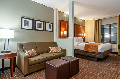 Comfort Suites NW Dallas Near Love Field Hotels near Cityplace Market