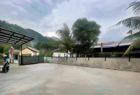 RedDoorz near Kantor Bupati Tapanuli Tengah Aek Tolang Hotel dekat Kue Talam (khas tarutung)