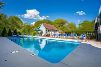 The Lighthouse Inn & Suites - Beach