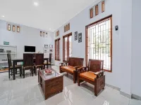 RedDoorz at Omah Candi Sari Near Airport Yia