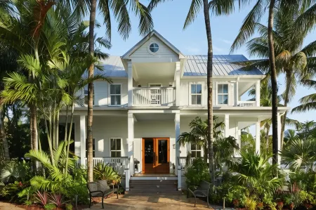 Parrot Key Hotel & Villas