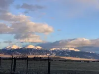 Fresh Modern Country Farmhouse! Hotels near Norris Hot Springs