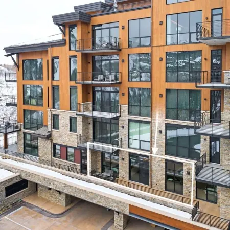 NEW Gorgeous Luxury Ski-in/Out Deer Valley. Pool, Gym, Ski Valet.
