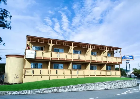 Howard Johnson by Wyndham Santa Cruz Beach Boardwalk