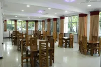 Ananthi Hotels - parkir