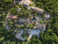 Domaine du Val de Sault فنادق في سولت