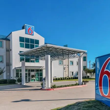Motel 6 Benbrook, TX - Fort Worth