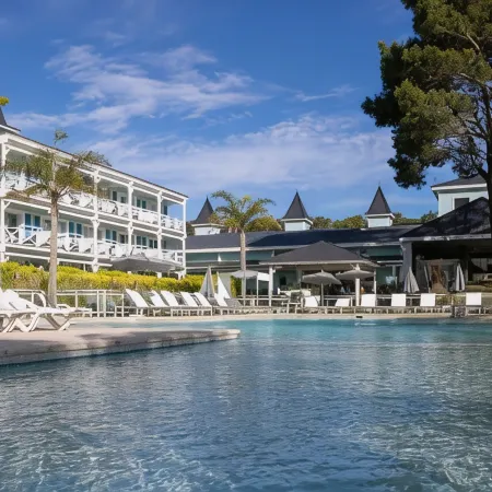 Howard Johnson by Wyndham Carilo Convention Center
