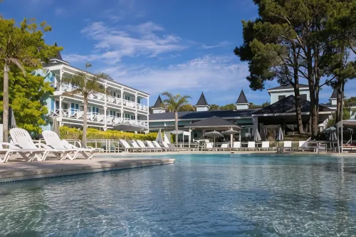 Howard Johnson by Wyndham Carilo Convention Center Hôtels à : Cariló