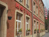 Hotel César Climatisation Dans la majorité des Chambres Centre-Ville Gare Charleville-Mézières - parking