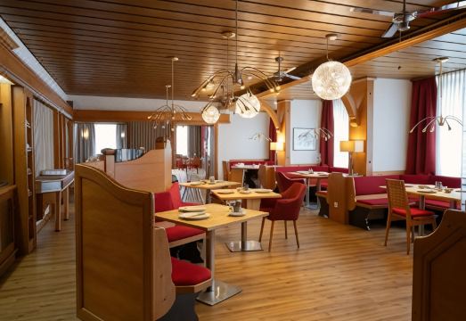 5. 도나우호텔 잉골..