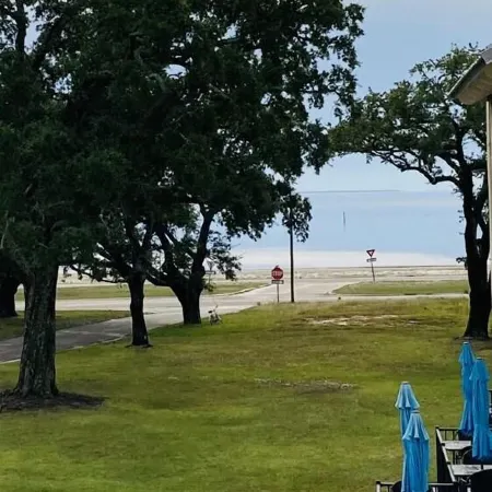 Beautiful Long Beach Condo with Ocean View!