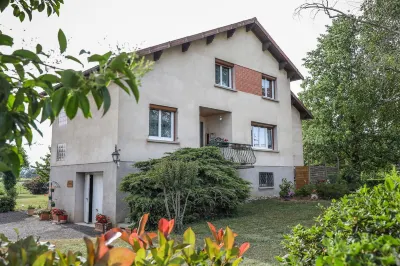 Le Nid de l'Ecureuil Hotel in zona stade Brens