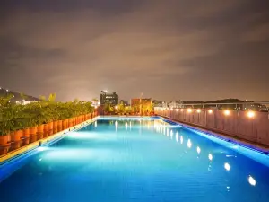 浦那E-廣場費恩艾科特爾飯店