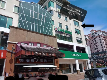 Homy Seafront Hostel