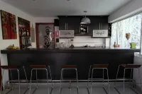 奇卡馬飯店 - 機場接送