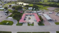 South Wind Inn - parking
