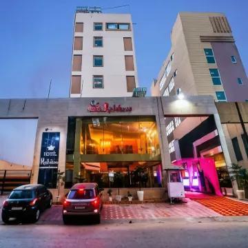 Hotel Rajshree & Spa Hotels near Hyatt entrance