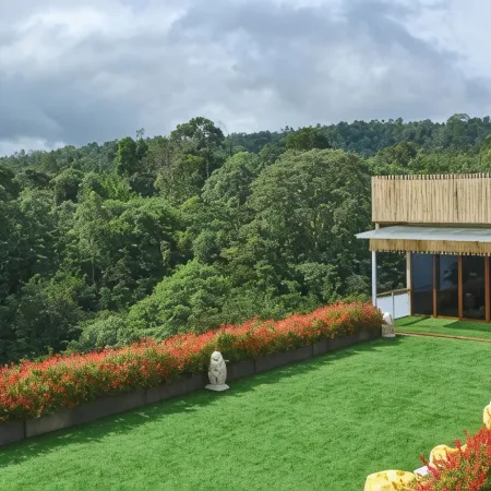 Giriwood Hotel & Villa Отели рядом с достопримечательностью «Водопад Гит-Гит»