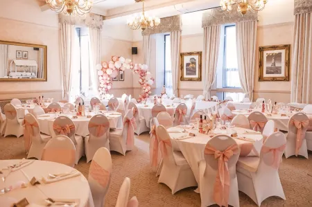 Thomas Arms Hotel Отели в г. Лланелли