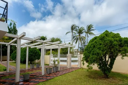 Dayanithi Guest House Отели рядом с достопримечательностью «University of Jaffna Faculty of Science»