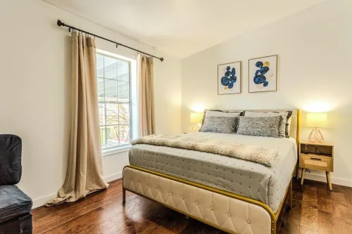 Stunning View, Fully Stocked Kitchen Near Wineries Hotels in Josephine County