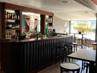 Mercure Auckland Queen Street - bar