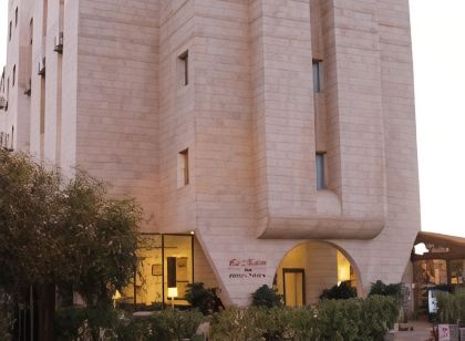 La Maison Hotel