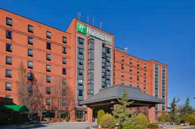 Holiday Inn & Suites Windsor (Ambassador Bridge) by IHG Hotel in zona Assumption University