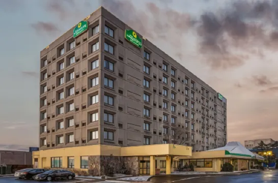La Quinta Inn & Suites by Wyndham New Haven Отели рядом с достопримечательностью «Connecticut Children's Museum»