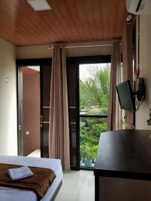 Edutama Homestay Syariah Hotels in Mojoroto