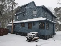 Snowed Inn Apartment - Hot Tub
