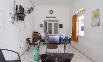 RedDoorz at Putri Syariah Brebes