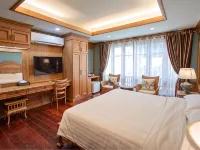 ريتش جاردن هاوس هوتل Hotels near وات لوكمولي