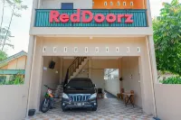 RedDoorz Syariah Near Stasiun Gumilir Cilacap Hotels in North Cilacap