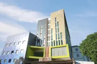 Empress Hotel Makassar City Center by Life Các khách sạn ở Ujung Pandang