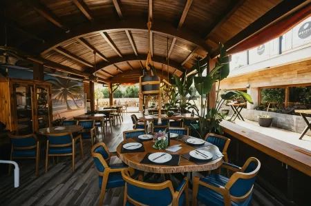 Waikiki Apartments Отели в г. Тиват