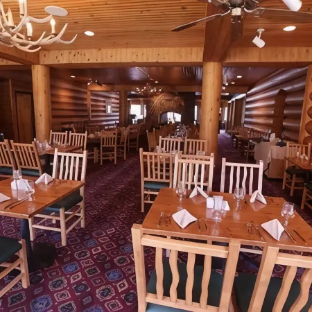 Headwaters Lodge & Cabins at Flagg Ranch