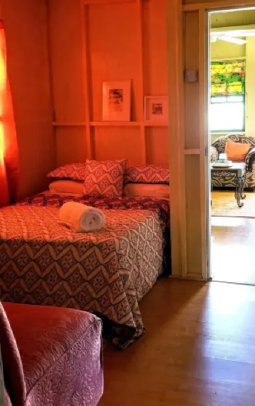 Safe, cozy Creole Cottage.  Off the beaten path, and close to everything.