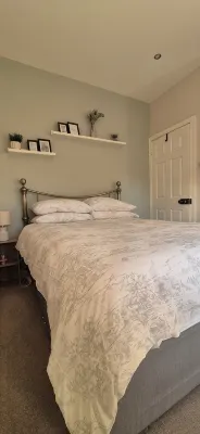 Comfortable Cottage Stay Outside Belfast | Private Parking & Sleeps 4 guests