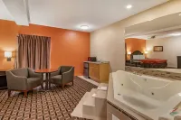 Econo Lodge Inn & Suites - parking
