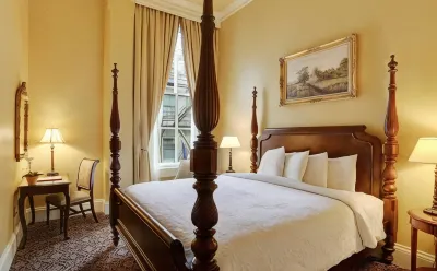 Pelham Hotel Các khách sạn gần Tòa nhà 1850
