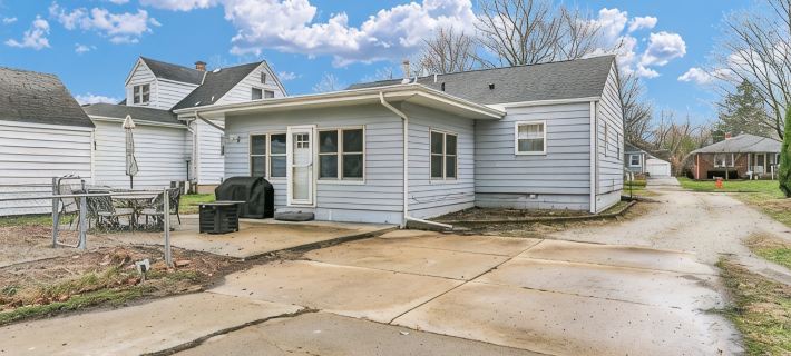 The Charming Home: 3-bedroom house, blocks to downtown Champaign, with WiFi, AC Hoteles en Champaign