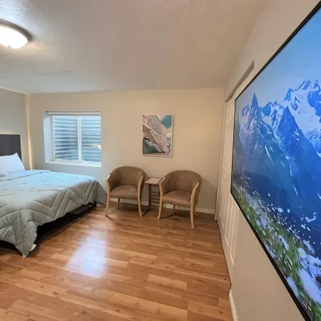 Spacious 2 KingBed 2 QueenBed Basement Apartment