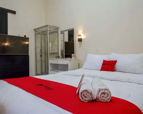 RedDoorz Syariah Near Pasar Godong Grobogan Hotels in Grobogan Regency