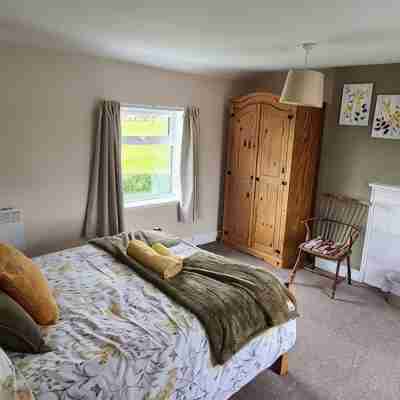 Tranquil Cottage adjoining rural farmhouse 5 miles from Suffolk Coast Rooms