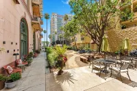 Downtown Studio Near Convention Center and Beach Free Parking - Condos