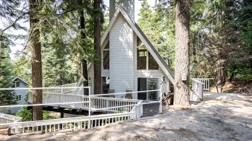 Emerson's Chalet: Family Friendly A-Frame Cabin Close To Everything - Hytter